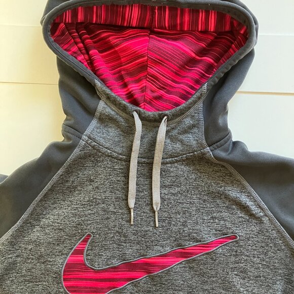 Nike Therma Fit Hoodie Women's Small Gray Sporty‎ Warm Athleisure Athleticwear - Picture 3 of 4